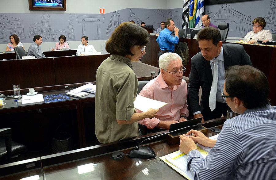 Vereadores se reúnem em sessão extraordinária na segunda-feira